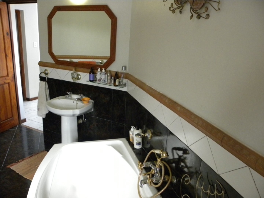 5 Bedroom Property for Sale in Wavecrest Eastern Cape